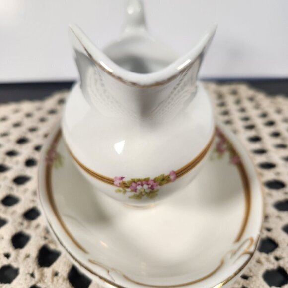 Johnson Brothers Gravy Boat with Underplate Pattern JB265 Circa 1913 - Picture 9 of 11